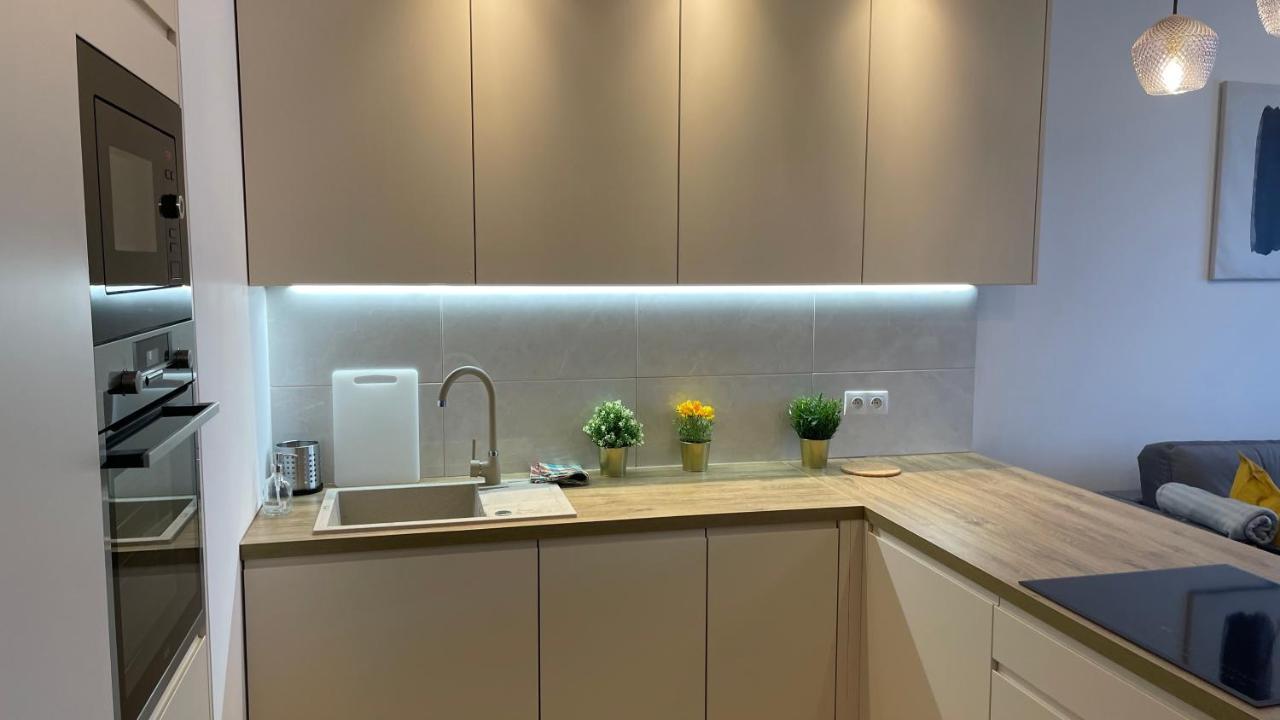 2-Room In New House, Wola Варшава Екстериор снимка